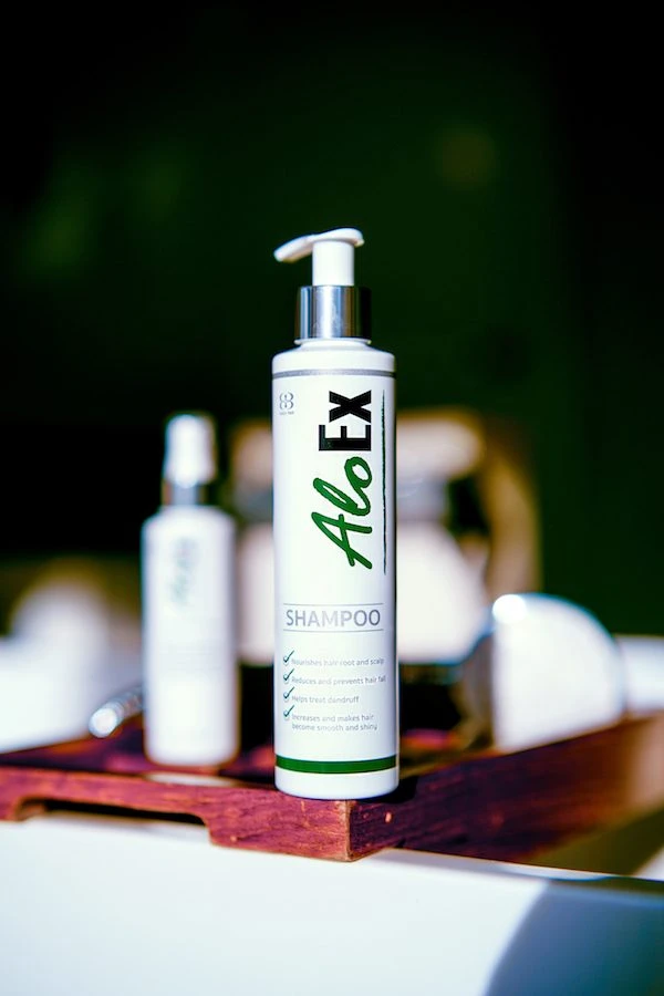 การใช้เซรั่ม AloEx ฉีดบนหนังศีรษะบำรุงรากผม