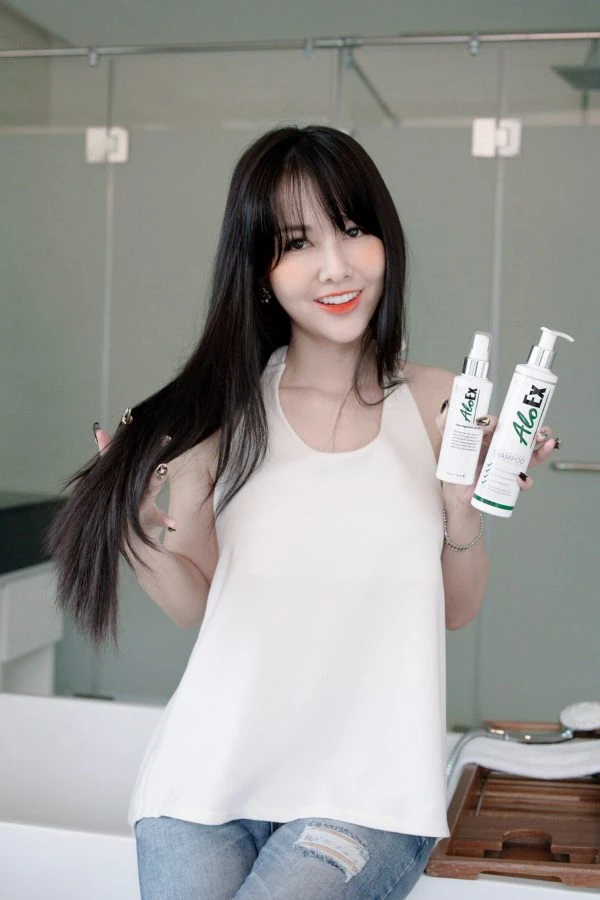 ปลายผมเงาและเส้นผมแข็งแรงขึ้นหลังใช้ AloEx