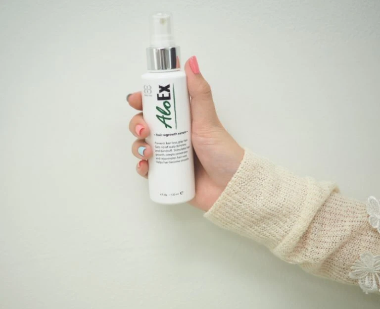 AloEx Hair Regrowth Serum น้ำเซรั่มใสบรรจุขวดสเปรย์สำหรับดูแลรากผม