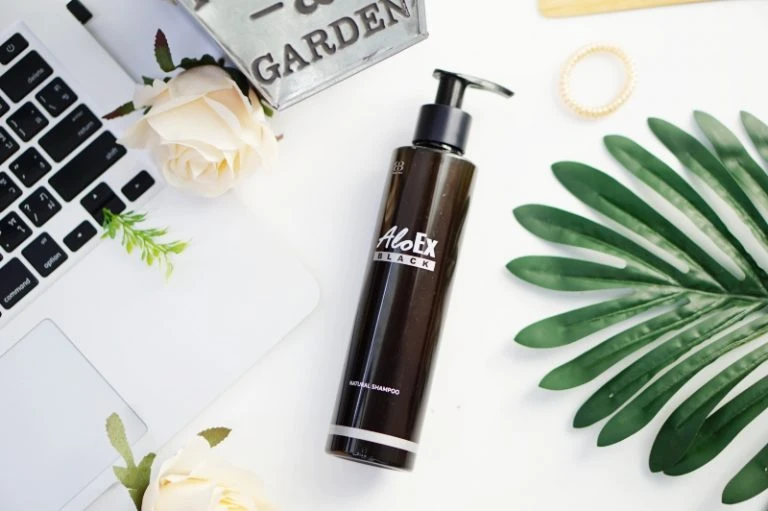 แชมพู AloEx Black สูตรใหม่ ผสมข้าวเหนียวดำ โรสแมรี่ คาโมมายล์ช่วยลดผมร่วง