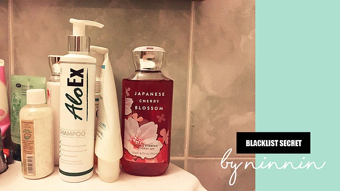 เนื้อเจลใสของ AloEx Original Shampoo สูตรสมุนไพรไทย