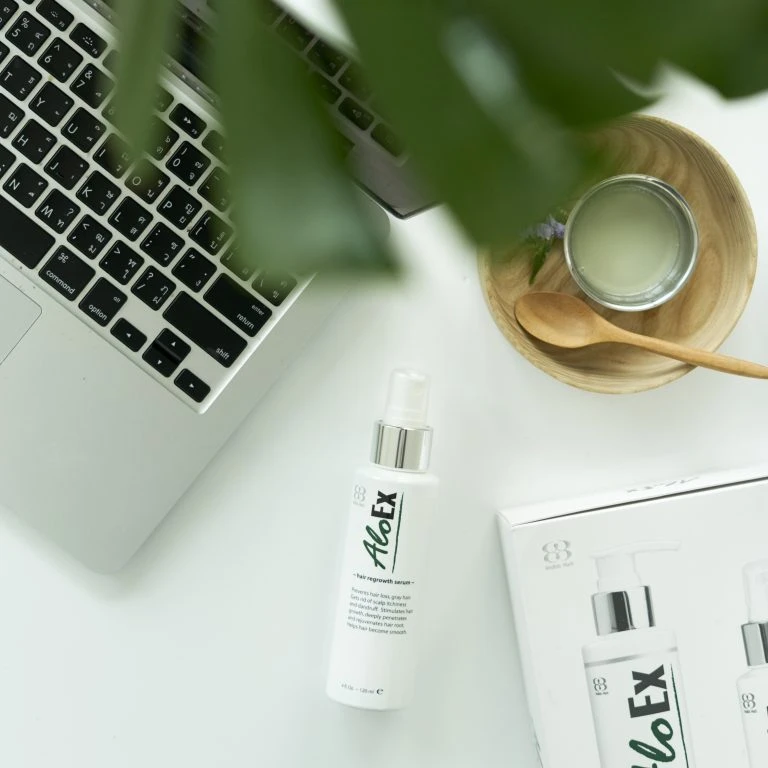 ขวดเซรั่ม AloEx Hair Regrowth Serum สกัดจากสมุนไพร 3 ชาติ