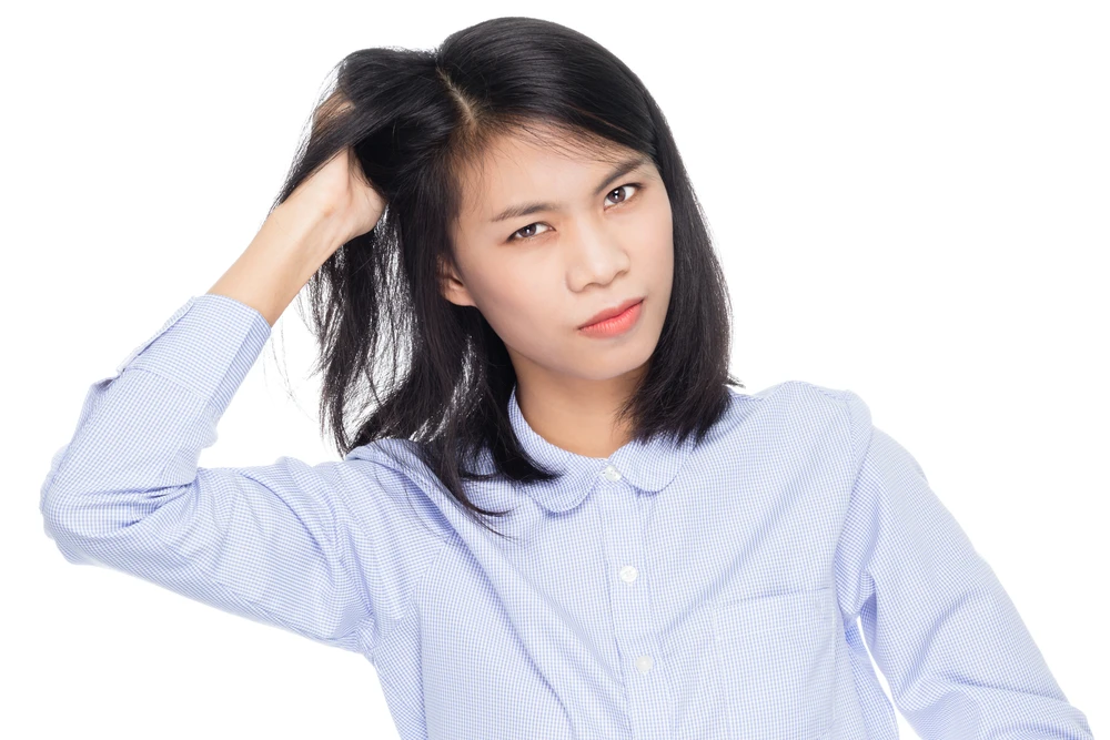การดึงผมตัวเองบ่อยทำให้รากผมอ่อนแอและผมบาง